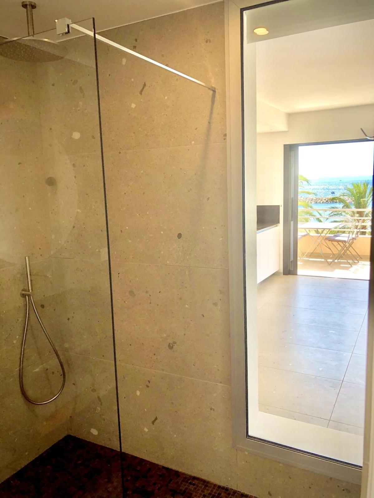 Appartement T3 Lumineux Traversant Totalement Neuf En Face De La Plage Front De Mer Vue Sur Les Iles Vue Mer Panoramique Assuree Residence De La Plage Centre Ville Du Lavandou 3Eme Etage Avec Ascenseur Appartement T3 Le Lavandou Buitenkant foto