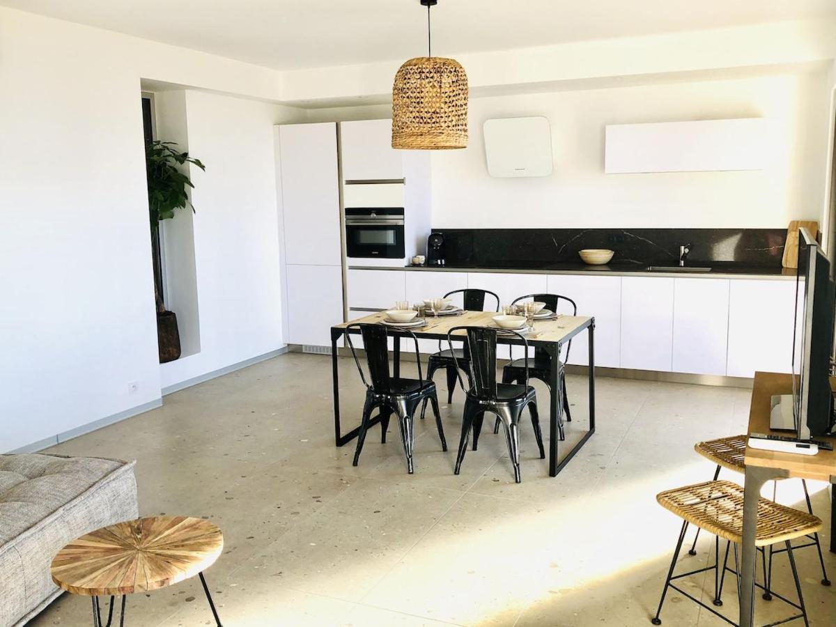 Appartement T3 Lumineux Traversant Totalement Neuf En Face De La Plage Front De Mer Vue Sur Les Iles Vue Mer Panoramique Assuree Residence De La Plage Centre Ville Du Lavandou 3Eme Etage Avec Ascenseur Appartement T3 Le Lavandou Buitenkant foto