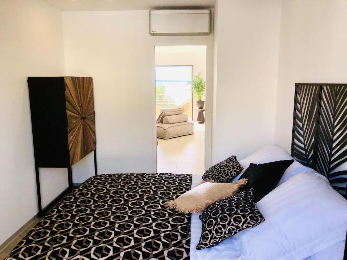 Appartement T3 Lumineux Traversant Totalement Neuf En Face De La Plage Front De Mer Vue Sur Les Iles Vue Mer Panoramique Assuree Residence De La Plage Centre Ville Du Lavandou 3Eme Etage Avec Ascenseur Appartement T3 Le Lavandou Buitenkant foto