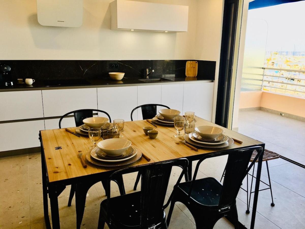 Appartement T3 Lumineux Traversant Totalement Neuf En Face De La Plage Front De Mer Vue Sur Les Iles Vue Mer Panoramique Assuree Residence De La Plage Centre Ville Du Lavandou 3Eme Etage Avec Ascenseur Appartement T3 Le Lavandou Buitenkant foto