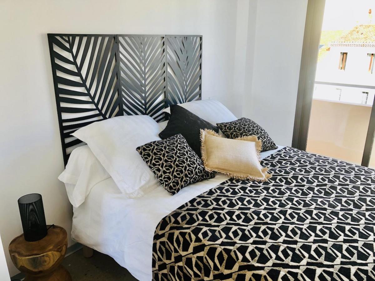 Appartement T3 Lumineux Traversant Totalement Neuf En Face De La Plage Front De Mer Vue Sur Les Iles Vue Mer Panoramique Assuree Residence De La Plage Centre Ville Du Lavandou 3Eme Etage Avec Ascenseur Appartement T3 Le Lavandou Buitenkant foto