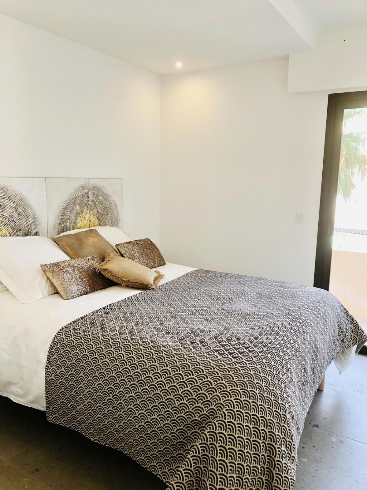 Appartement T3 Lumineux Traversant Totalement Neuf En Face De La Plage Front De Mer Vue Sur Les Iles Vue Mer Panoramique Assuree Residence De La Plage Centre Ville Du Lavandou 3Eme Etage Avec Ascenseur Appartement T3 Le Lavandou Buitenkant foto
