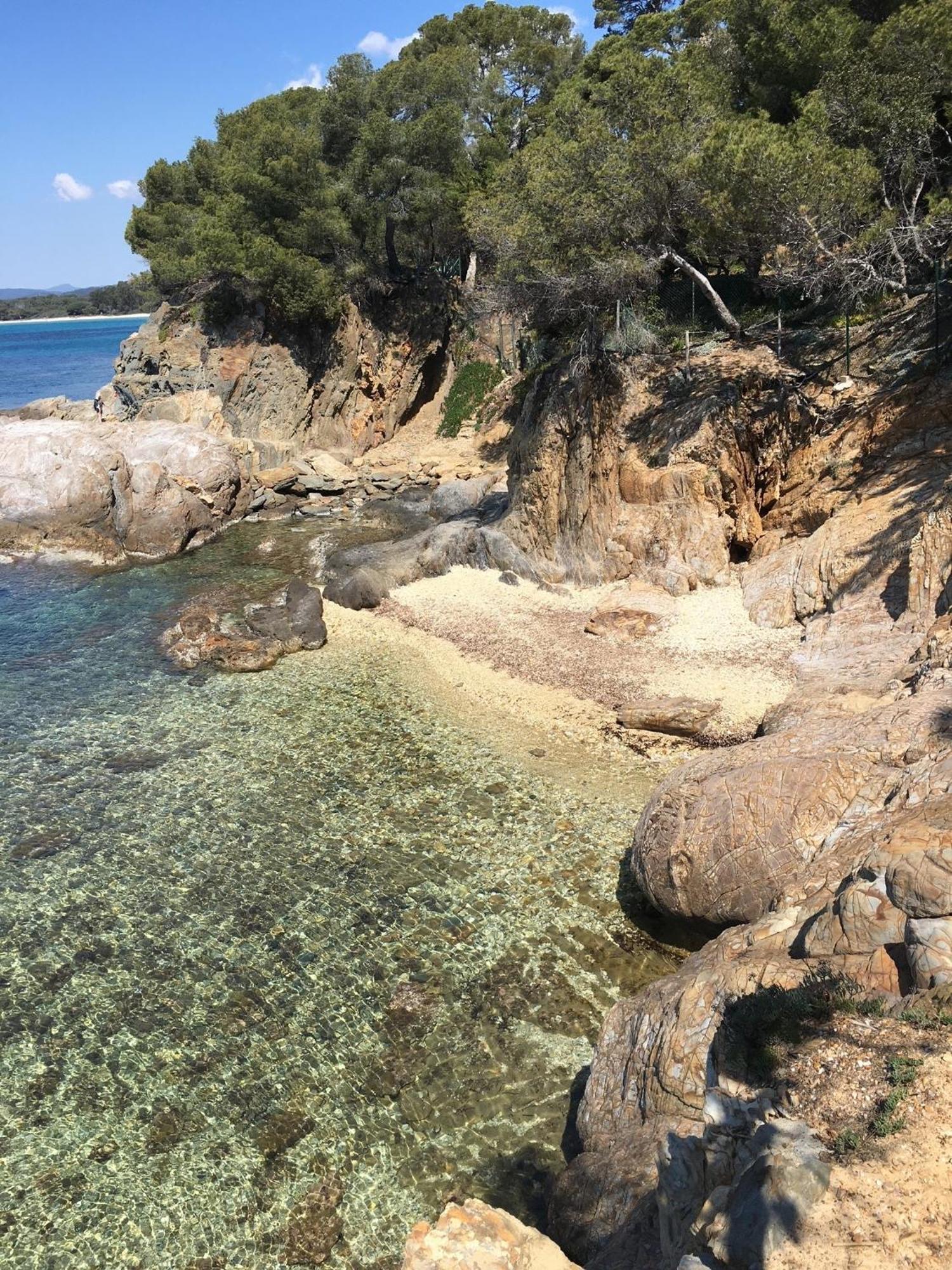 Appartement T3 Lumineux Traversant Totalement Neuf En Face De La Plage Front De Mer Vue Sur Les Iles Vue Mer Panoramique Assuree Residence De La Plage Centre Ville Du Lavandou 3Eme Etage Avec Ascenseur Appartement T3 Le Lavandou Buitenkant foto