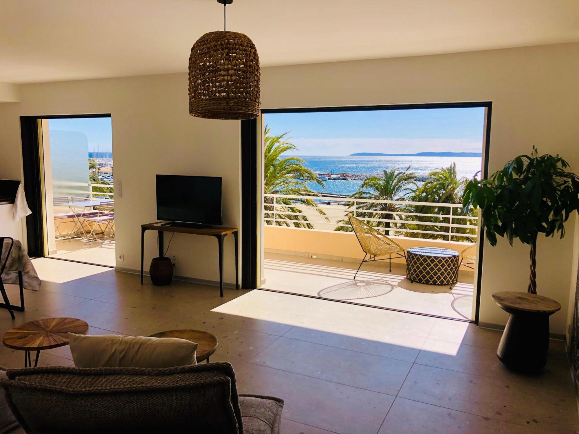 Appartement T3 Lumineux Traversant Totalement Neuf En Face De La Plage Front De Mer Vue Sur Les Iles Vue Mer Panoramique Assuree Residence De La Plage Centre Ville Du Lavandou 3Eme Etage Avec Ascenseur Appartement T3 Le Lavandou Buitenkant foto