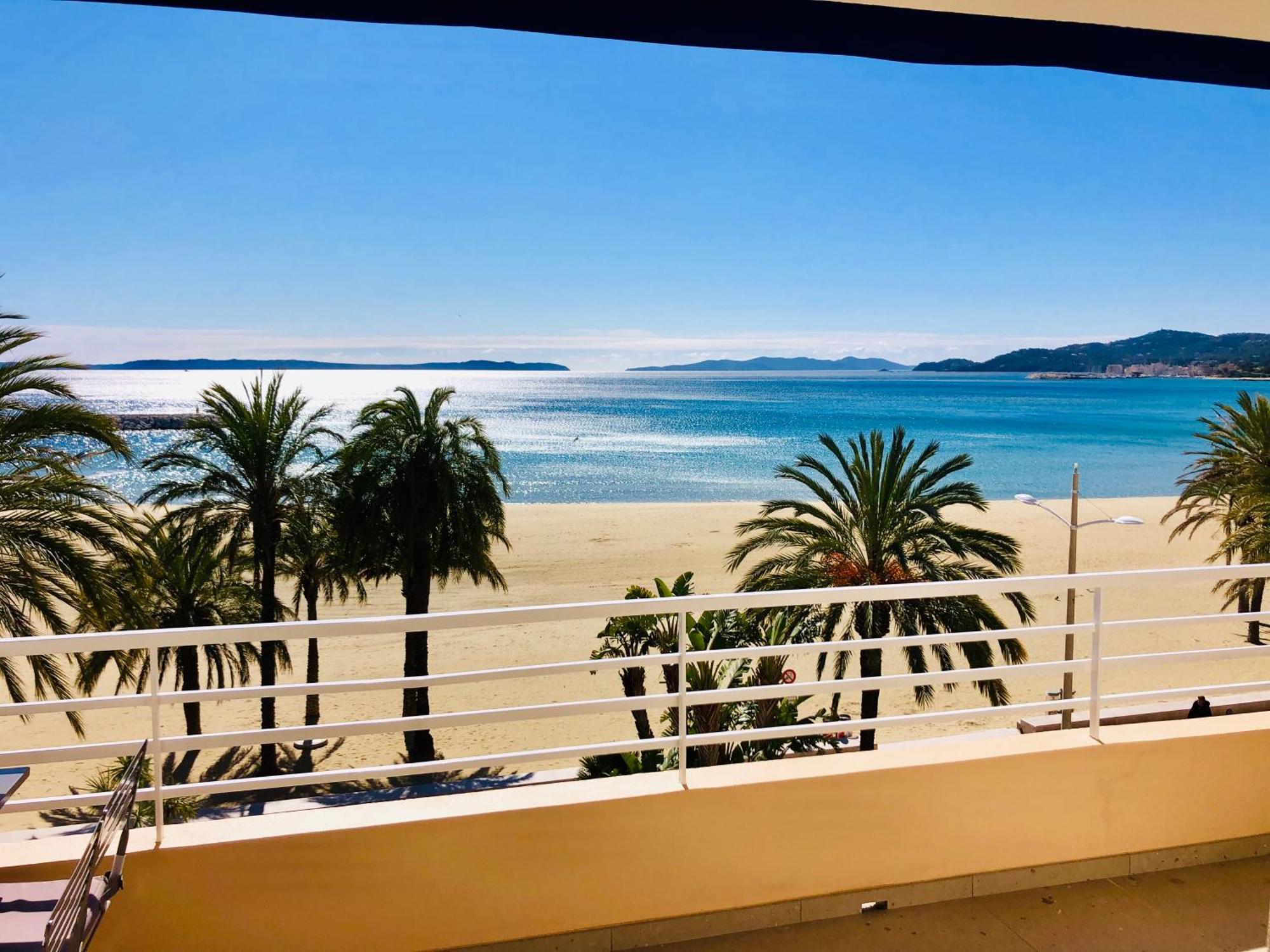 Appartement T3 Lumineux Traversant Totalement Neuf En Face De La Plage Front De Mer Vue Sur Les Iles Vue Mer Panoramique Assuree Residence De La Plage Centre Ville Du Lavandou 3Eme Etage Avec Ascenseur Appartement T3 Le Lavandou Buitenkant foto