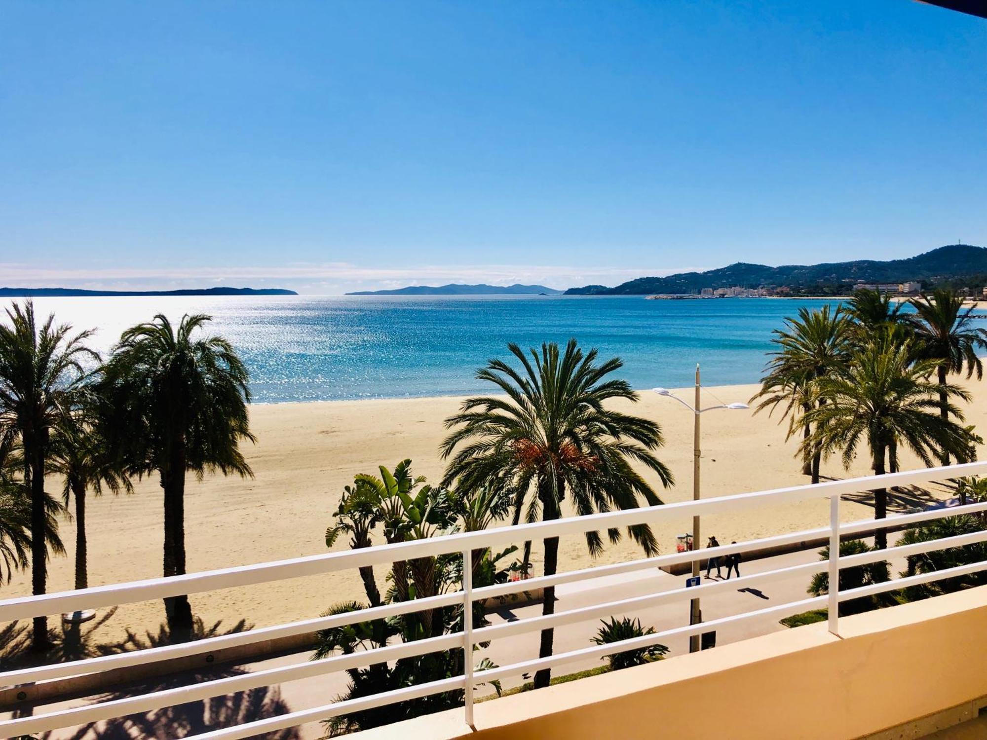 Appartement T3 Lumineux Traversant Totalement Neuf En Face De La Plage Front De Mer Vue Sur Les Iles Vue Mer Panoramique Assuree Residence De La Plage Centre Ville Du Lavandou 3Eme Etage Avec Ascenseur Appartement T3 Le Lavandou Buitenkant foto