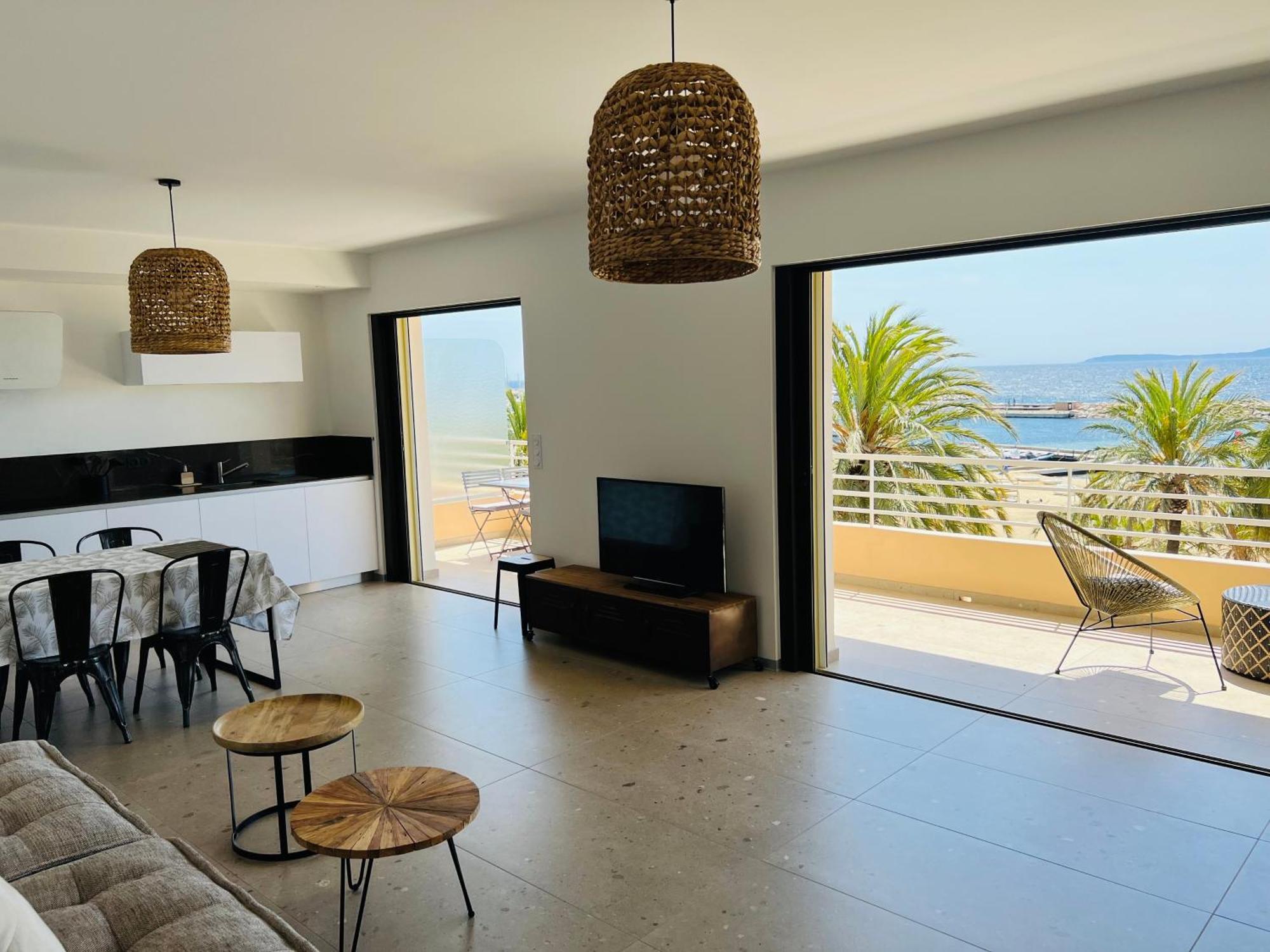 Appartement T3 Lumineux Traversant Totalement Neuf En Face De La Plage Front De Mer Vue Sur Les Iles Vue Mer Panoramique Assuree Residence De La Plage Centre Ville Du Lavandou 3Eme Etage Avec Ascenseur Appartement T3 Le Lavandou Buitenkant foto